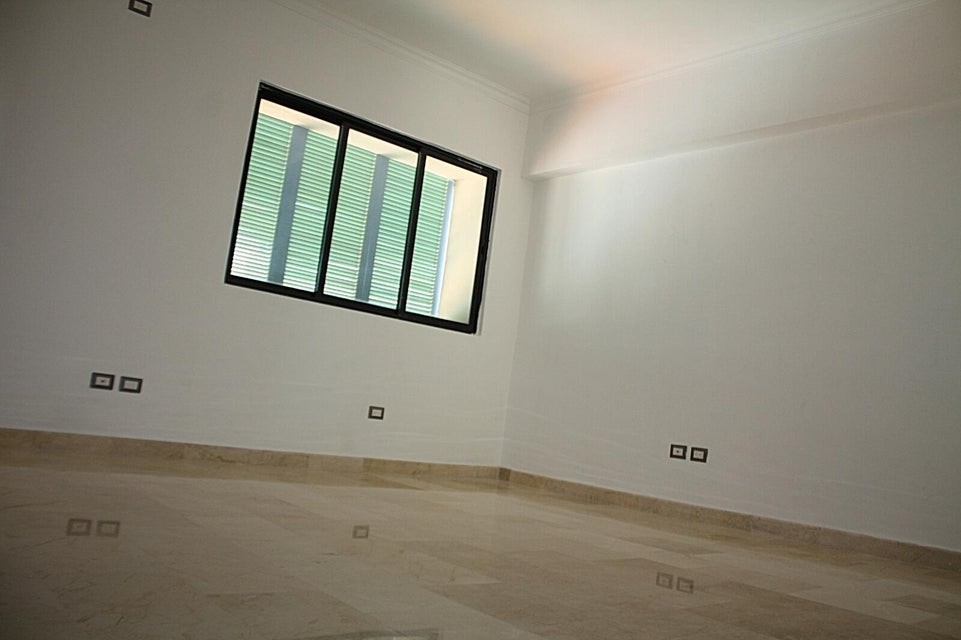 apartamentos - Apartamento en alquiler #24-1613 Piantini, amplio, 3 hab. 3.5 baños, 4 parqueos. 5