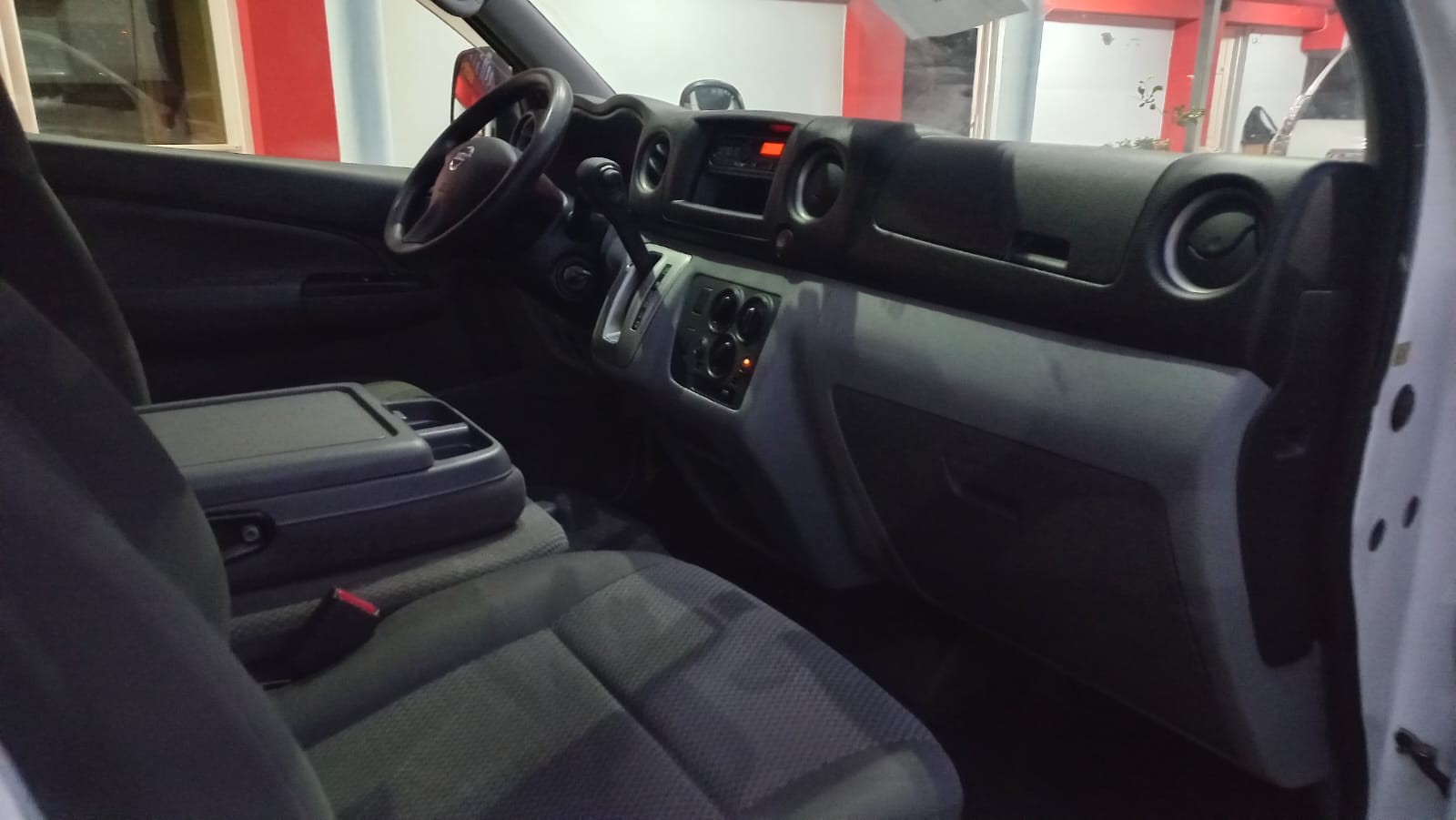 otros vehiculos - Nissan NV 350 2018 DE CARGA Y PASAJEROS 9