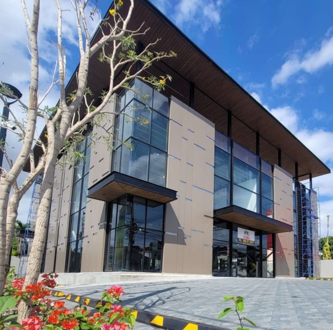 oficinas y locales comerciales - Edificio Comercial de 3 Niveles con Terraza y Area Social 