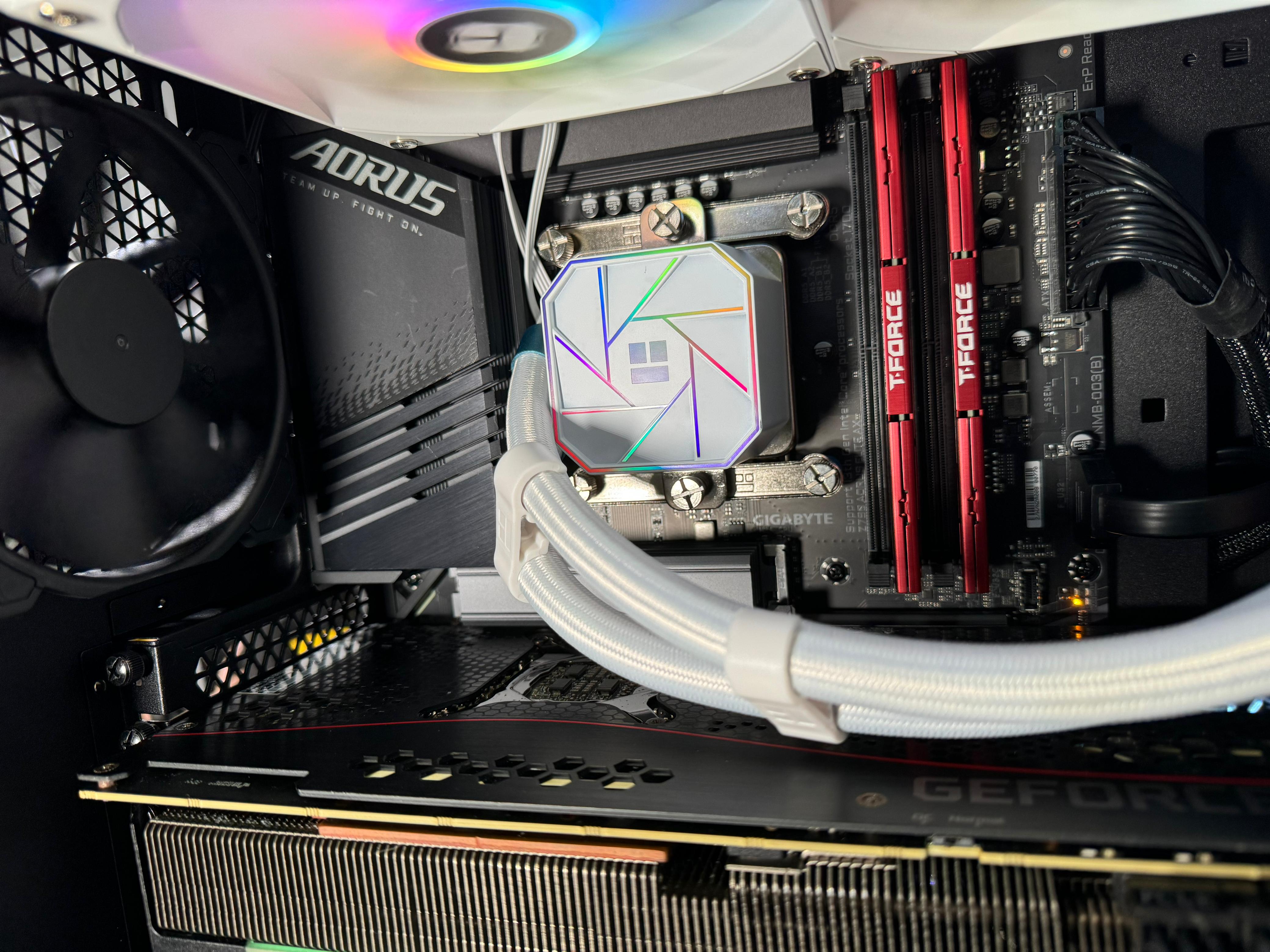 computadoras y laptops - CPU Core i9 13th, 32GB RAM, 1TB M2, NVidia RTX 4070, 360mm WaterCooler, Nueva 2
