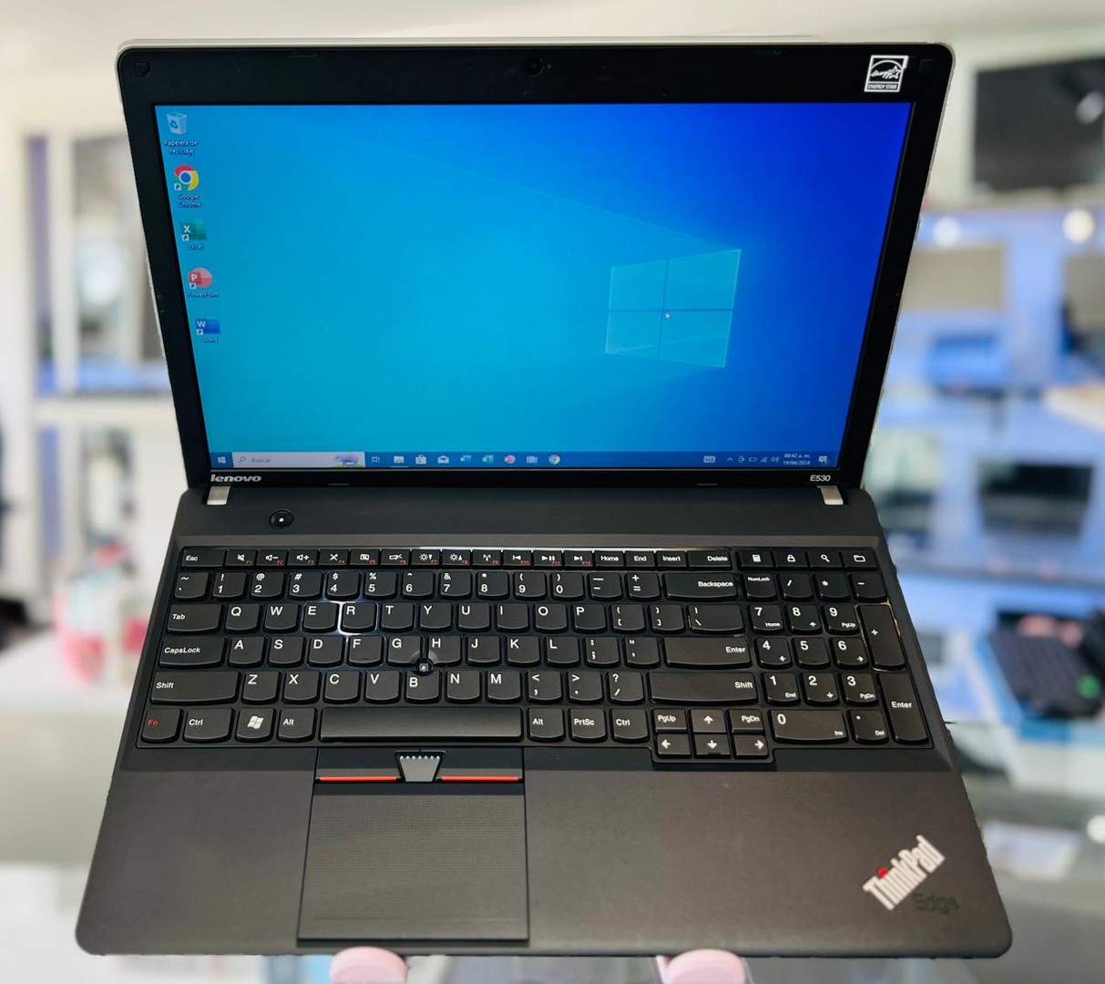 computadoras y laptops - Laptop Lenovo thinkpad edge e531 core i3 4GB ram 128GB SSD 1