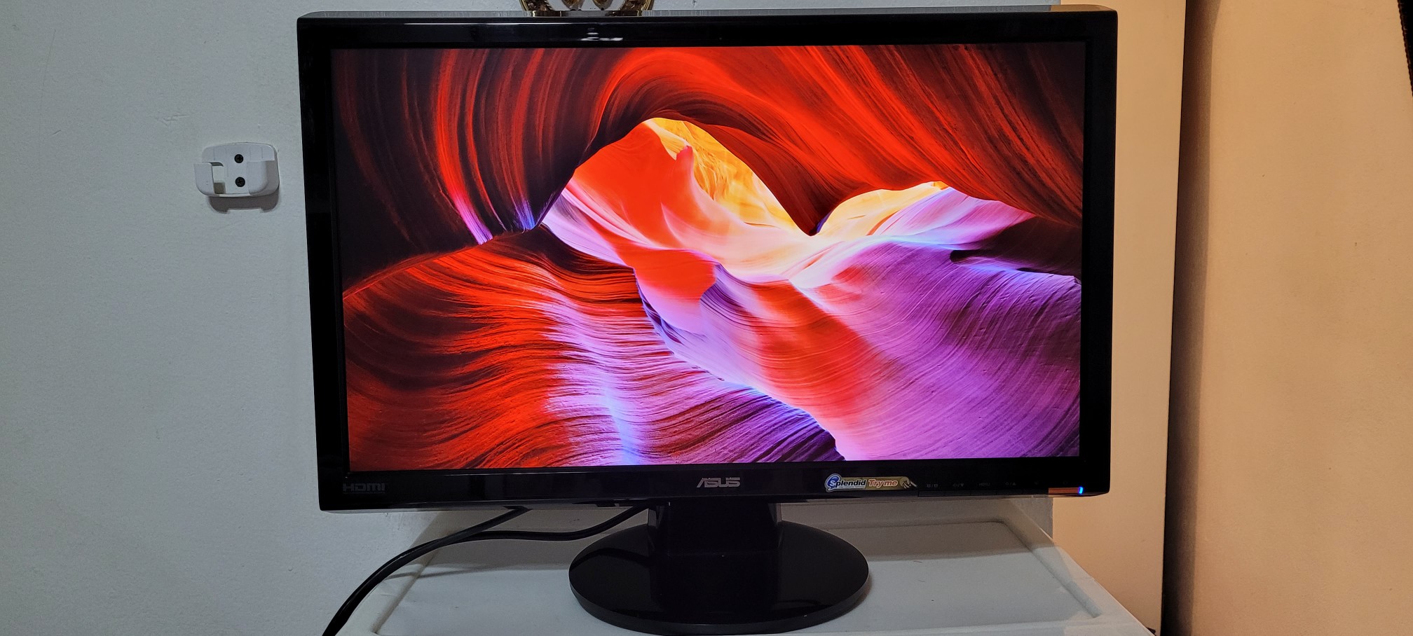 computadoras y laptops - Monitor Asus 24 Pulg HDMI 1080P Con Bocinas 1