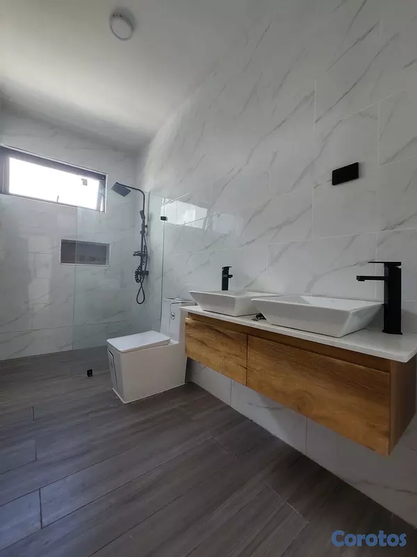casas - venta de espectacular casa con piscina en la autopista de san isidro  17