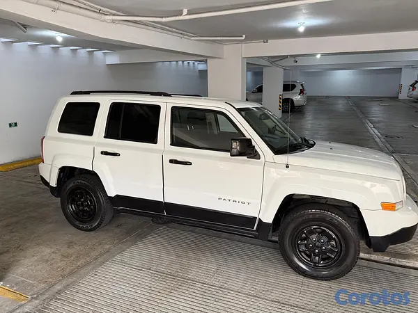 jeepetas y camionetas - Jeep Patriot 4x4 con menos de 25.000 millas 8