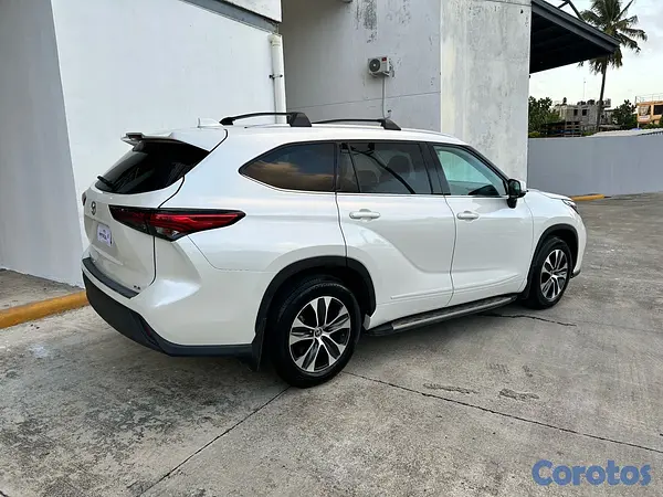 jeepetas y camionetas - Toyota highlander 2021 XLE  3