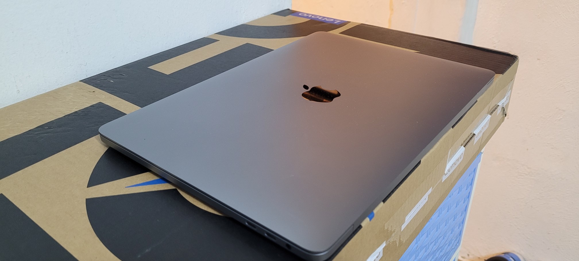 computadoras y laptops - Macbook Pro Retina de 13.3 Pulg Core i7 Ram 16gb ddr4 Disco 512gb año 2018 2