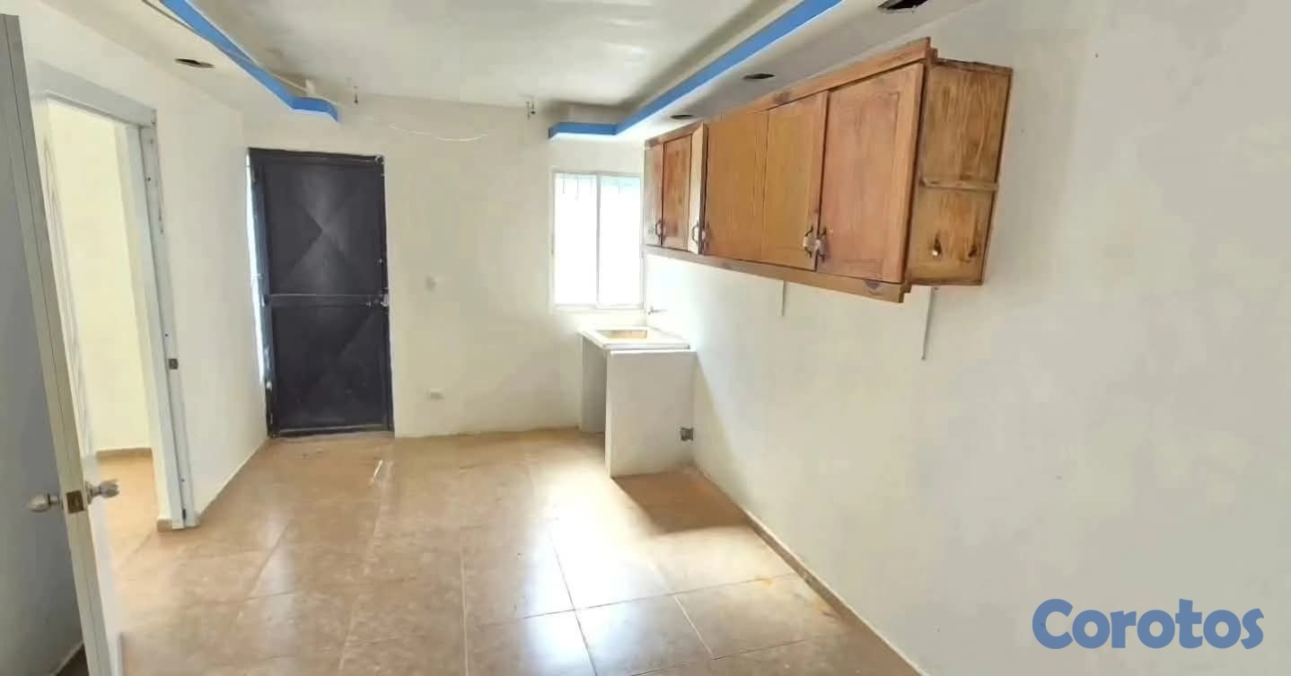 casas - rento casa en la calle francisco próximo a la HATUEY  7