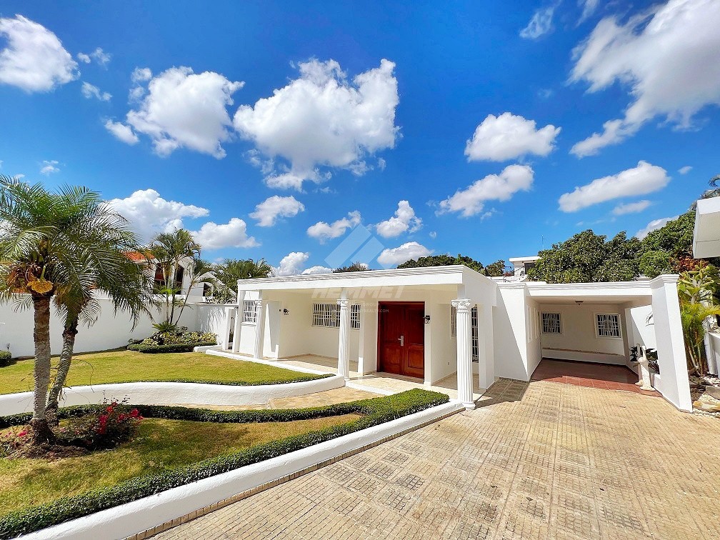 casas - CASA CON PISCINA Y PATIO REP. TAVAREZ OESTE STGO.  1