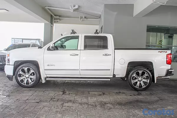camiones y vehiculos pesados - Chevrolet Silverado High Country  4
