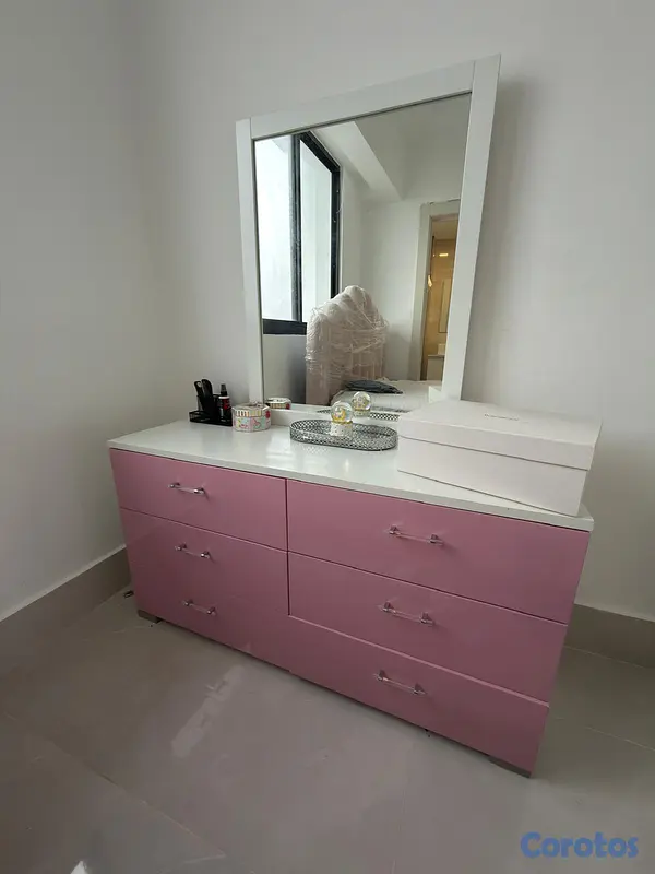 muebles y colchones - Gavetero blanco y rosado con espejo