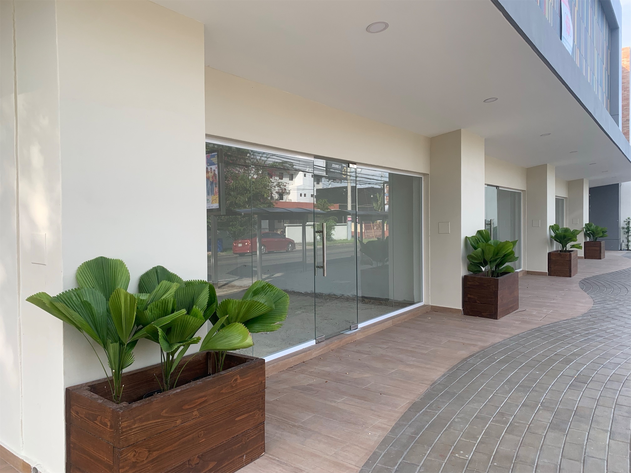 oficinas y locales comerciales - Local céntrico y comercial millon 3