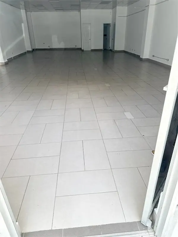 oficinas y locales comerciales - Local primer nivel 130m 4
