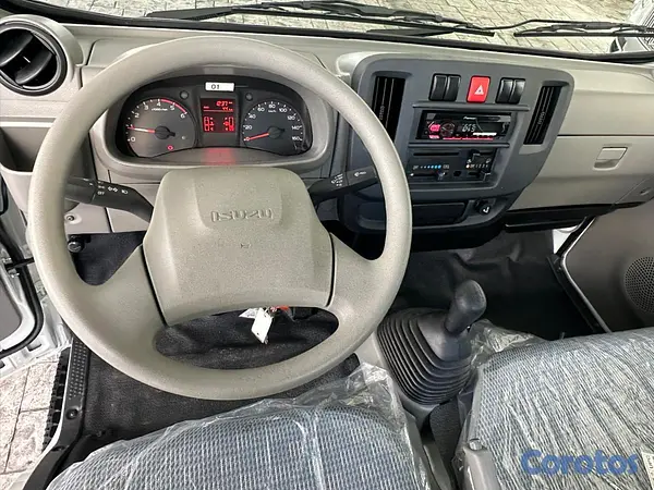 jeepetas y camionetas - Isuzu Traviz 2026 8