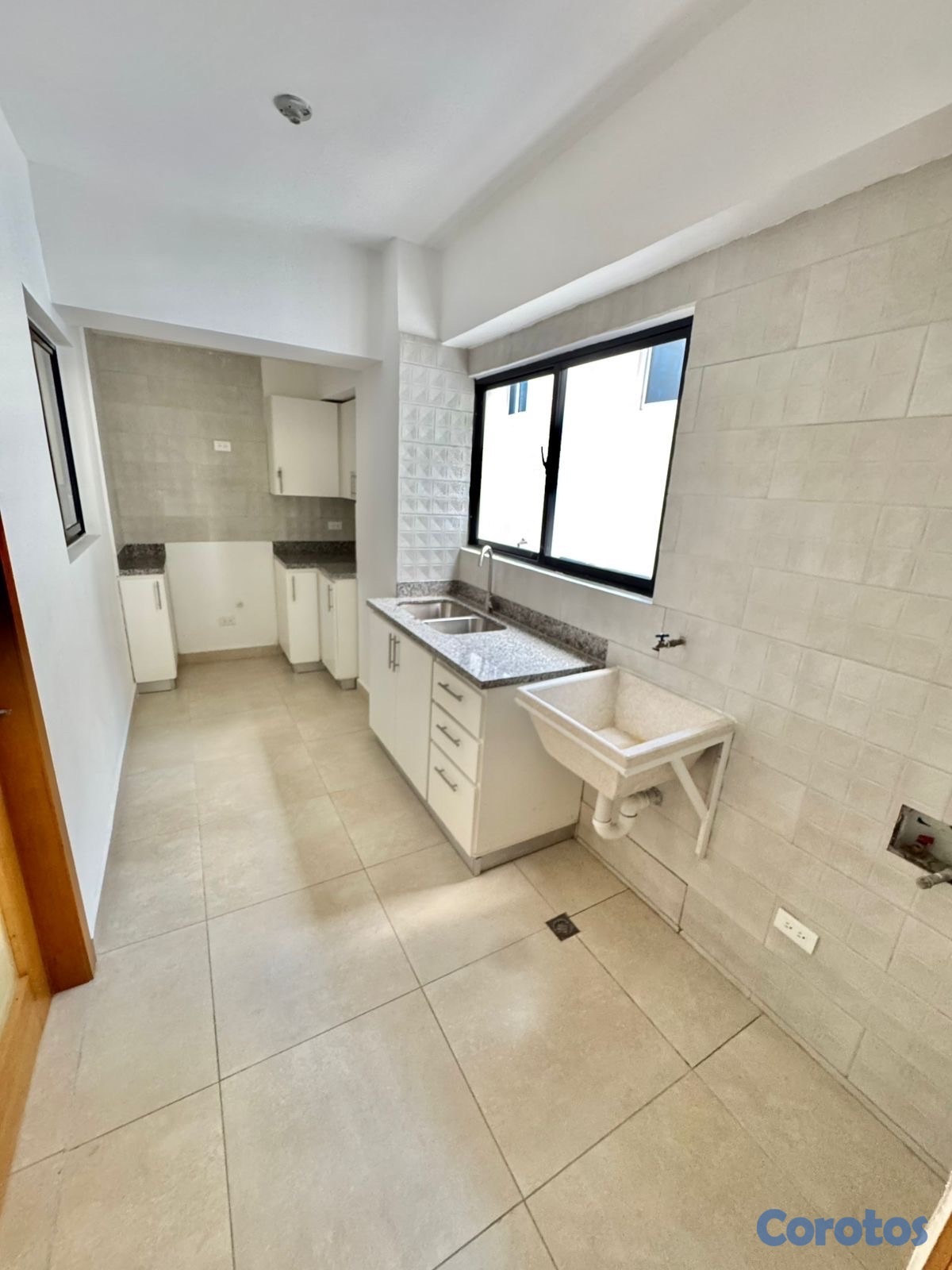 apartamentos - vendo Ph Evaristo Morales tres hab con su baño dos parqueos terraza área social  8