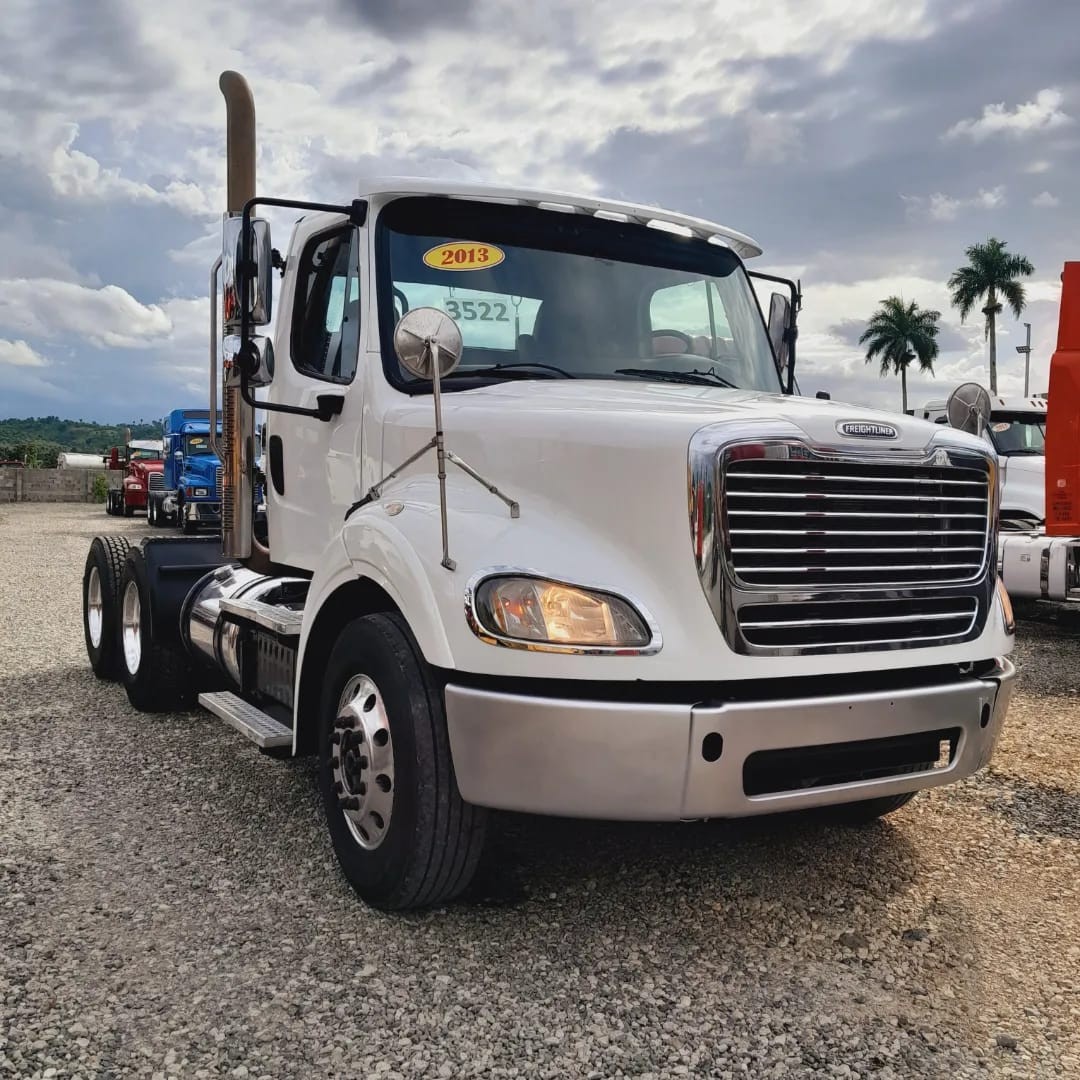 camiones y vehiculos pesados - Freightliner M2 106 año 2013 