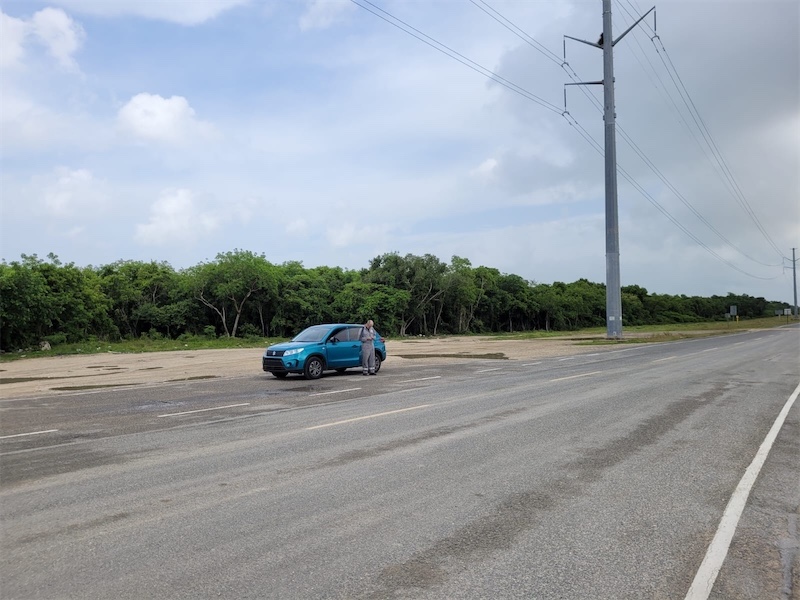 solares y terrenos - Excelente terreno en el cruce de caucedo en boca chica 2