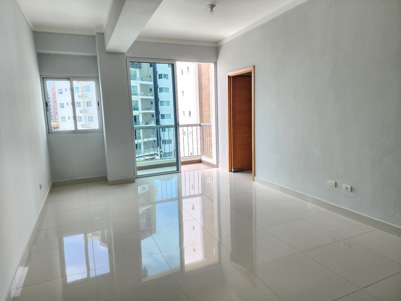 apartamentos - Alquiler de Amplio apartamento en zona Serralles  de dos habitaciones  0