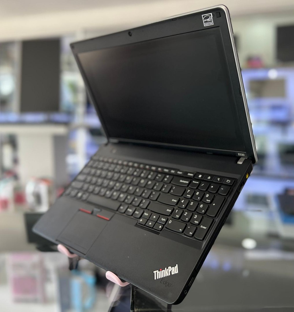 computadoras y laptops - Laptop Lenovo thinkpad edge e531 core i3 4GB ram 128GB SSD $10500 oferta 2