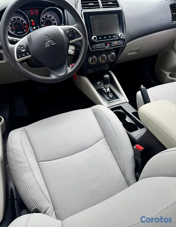 jeepetas y camionetas - Mitsubishi Outlander Sport SE 4x4 2020 7