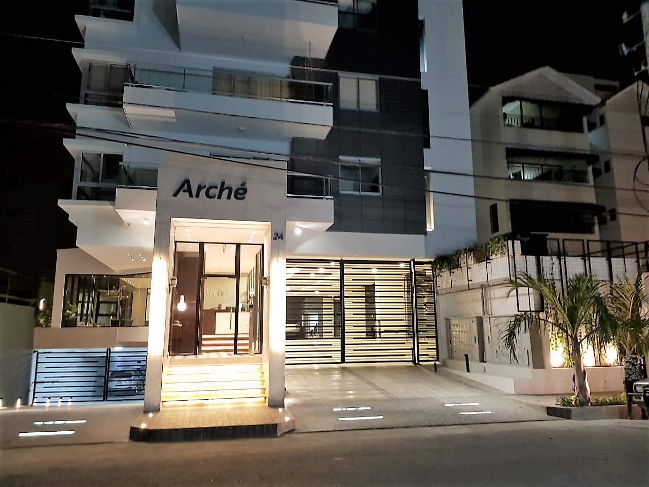 apartamentos - Apartamento en Naco Amueblado full, nuevo, moderno, piso alto, GYM, jacuzzi