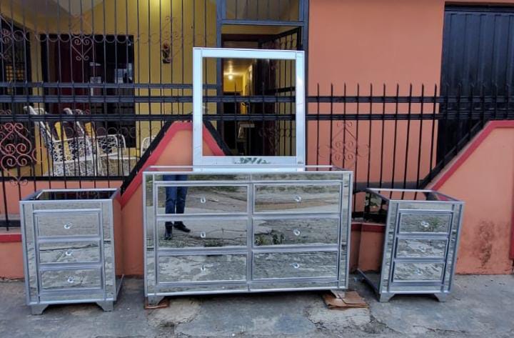 muebles y colchones - Gavetero y mesas de noche color gris  0