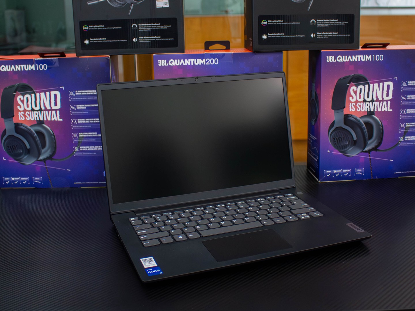 computadoras y laptops - Laptop Lenovo V14 G4 AMN/ R5-7520U/8GB Soldered/256GB/Integrated AMD Radeon