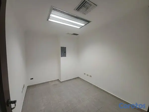 oficinas y locales comerciales - Alquiler en plaza comercial en Av, Winston Churchill 3