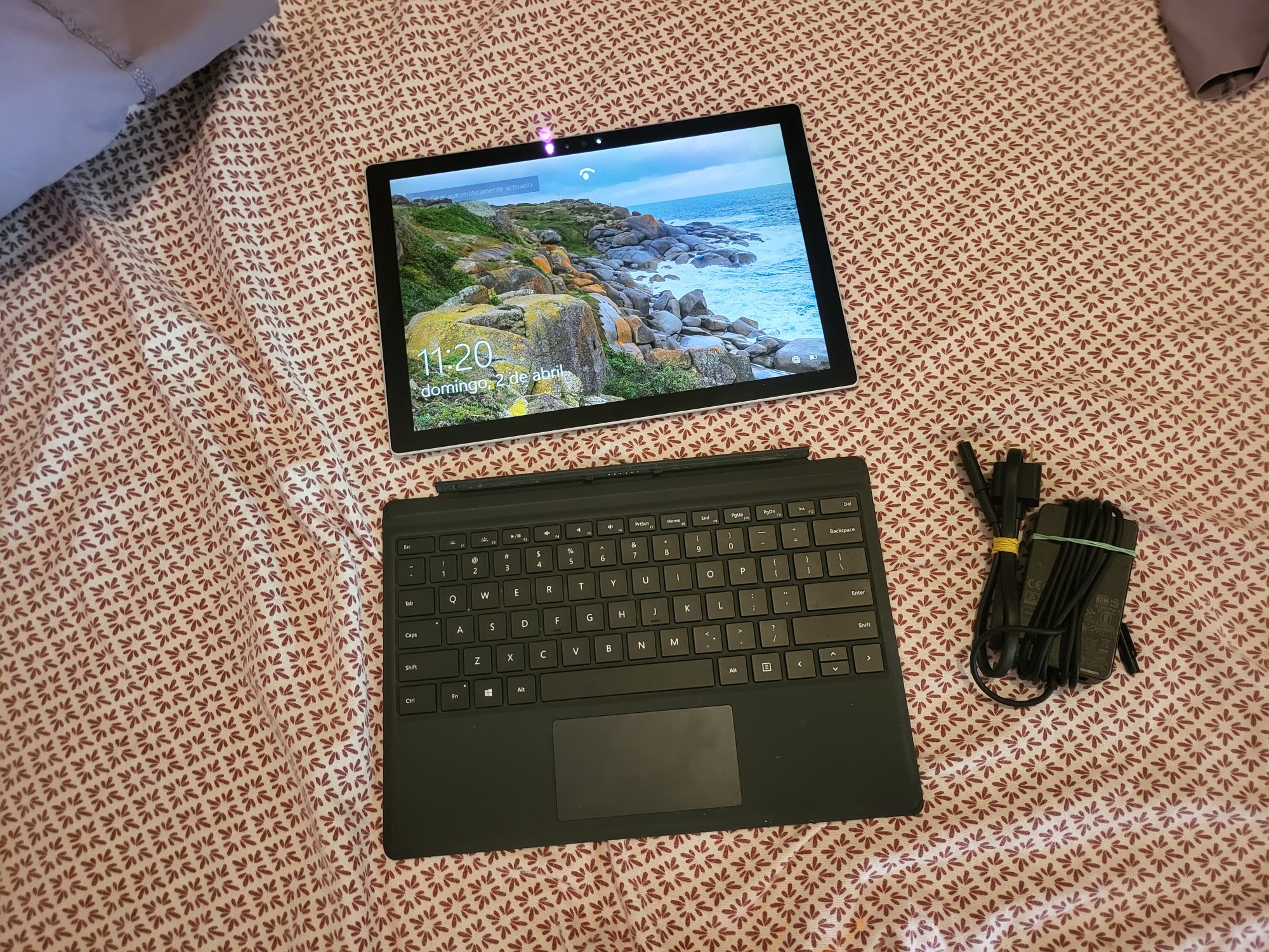 celulares y tabletas - Microsoft Surface Pro 4 Core M3 4GB Ram, 128gb SSD Teclado Retroiluminado