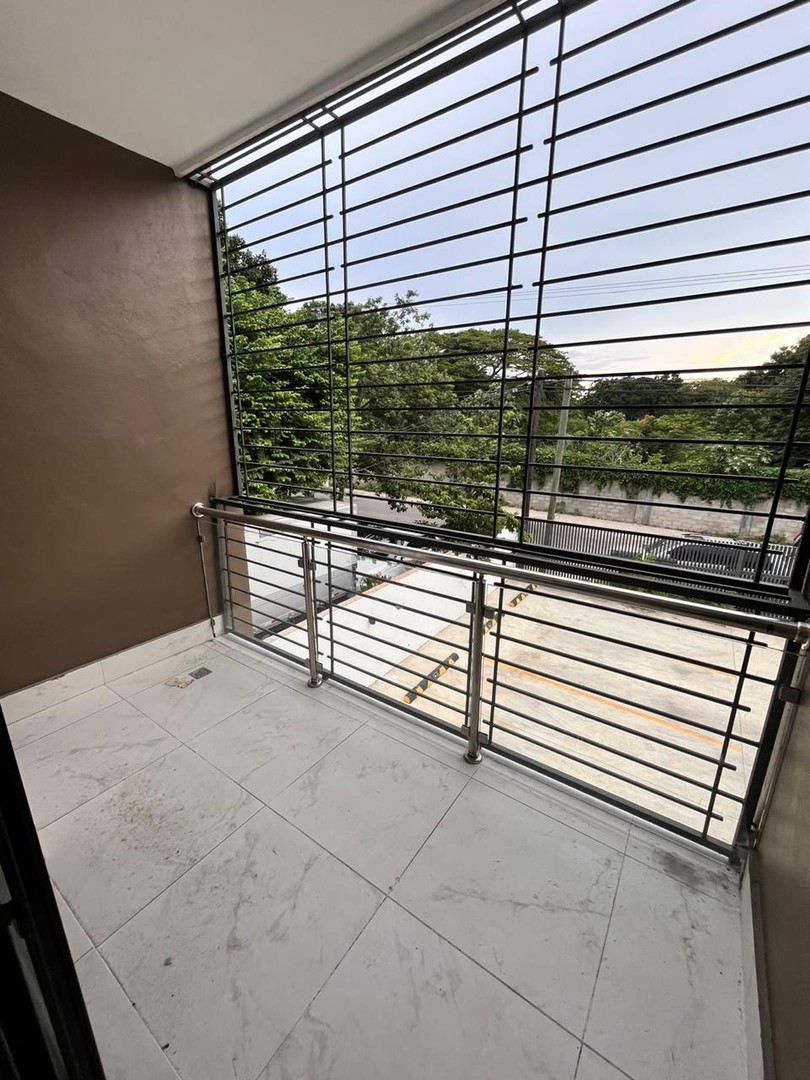 apartamentos - Apartamento en Venta 2do Nivel en Reparto Universitario  7
