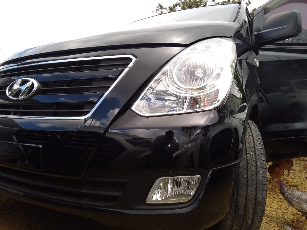 jeepetas y camionetas - HYUNDAI GRAND STAREX 2017 NEGRA DESDE: RD$ 1,200,100.00   1