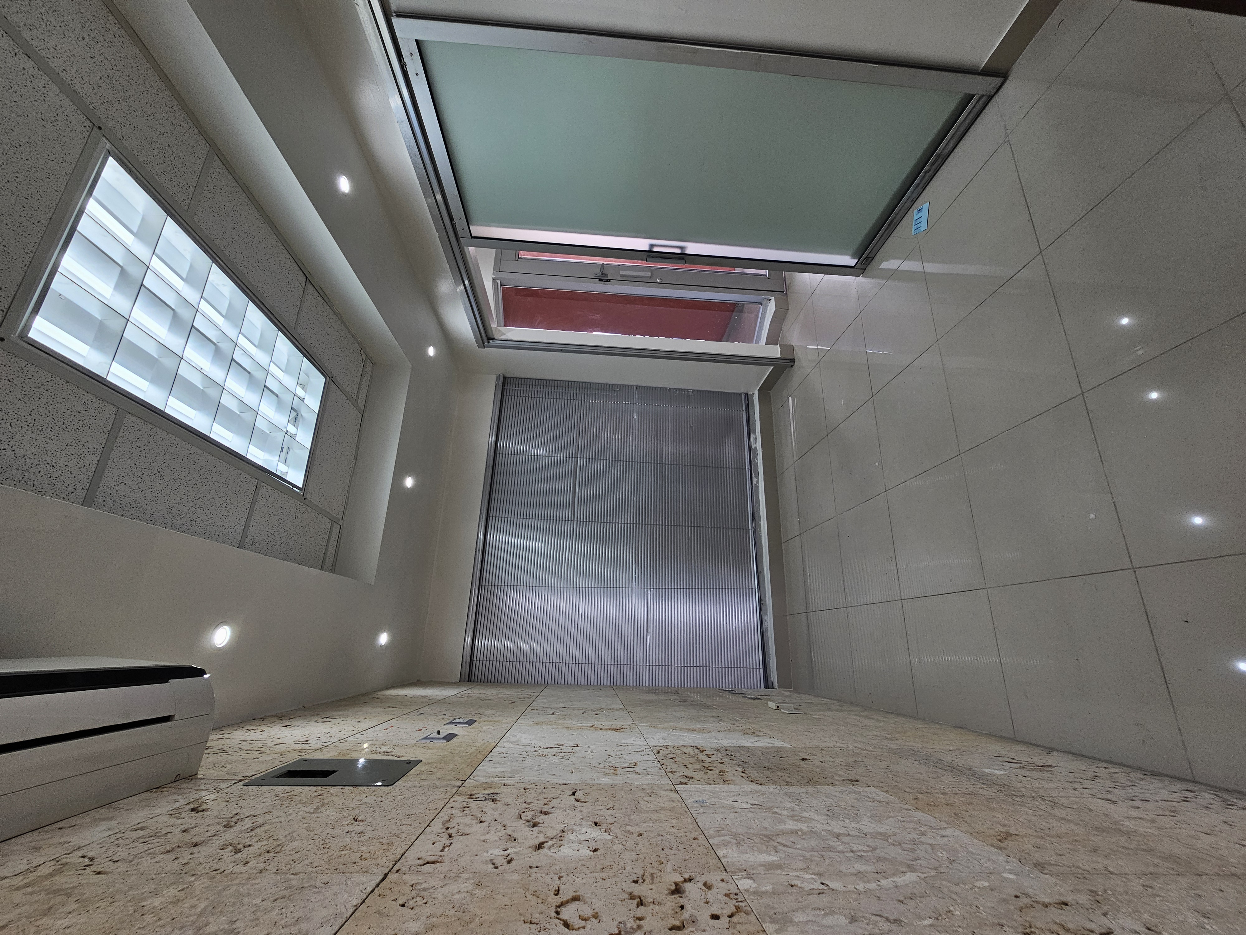 oficinas y locales comerciales - Local en Alquiler ensanche Quisquella  7
