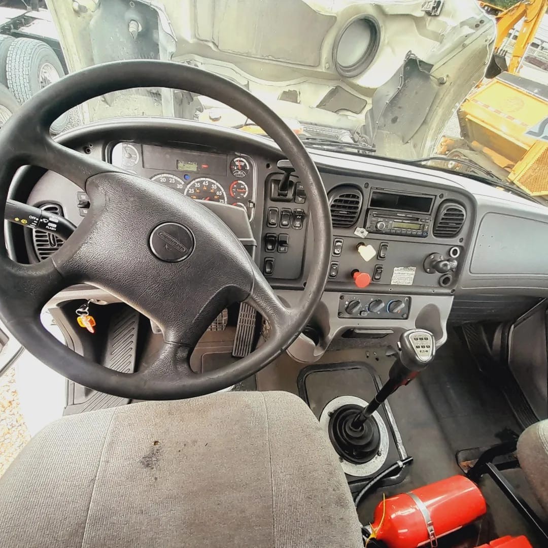 camiones y vehiculos pesados - Freightliner M2 106 año 2013  1