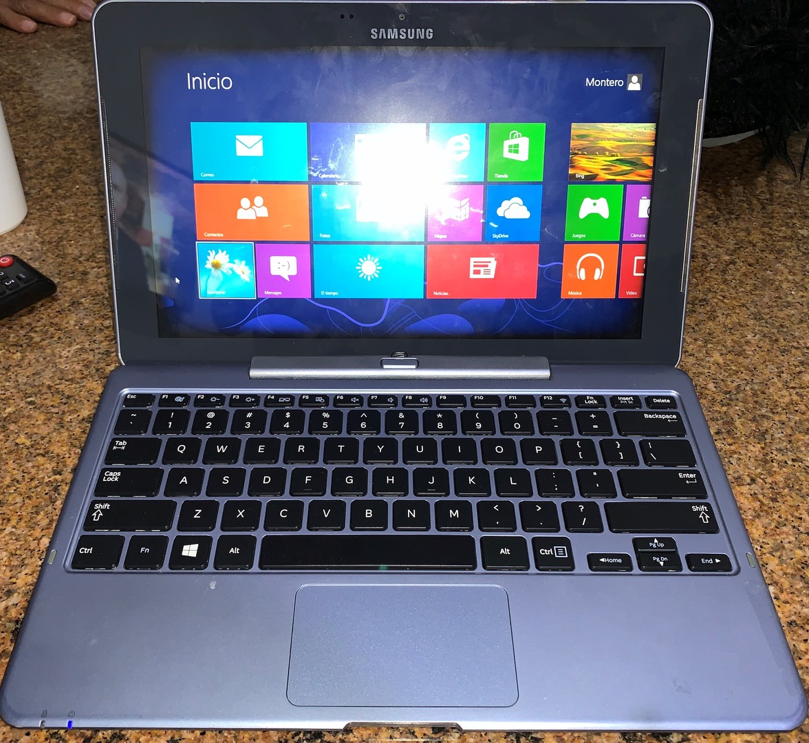 computadoras y laptops - Samsung Smart PC 500T - (Tablet / MiniLaptop)