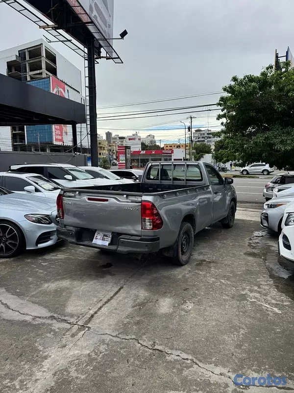 jeepetas y camionetas - Toyota Hilux 2023  8