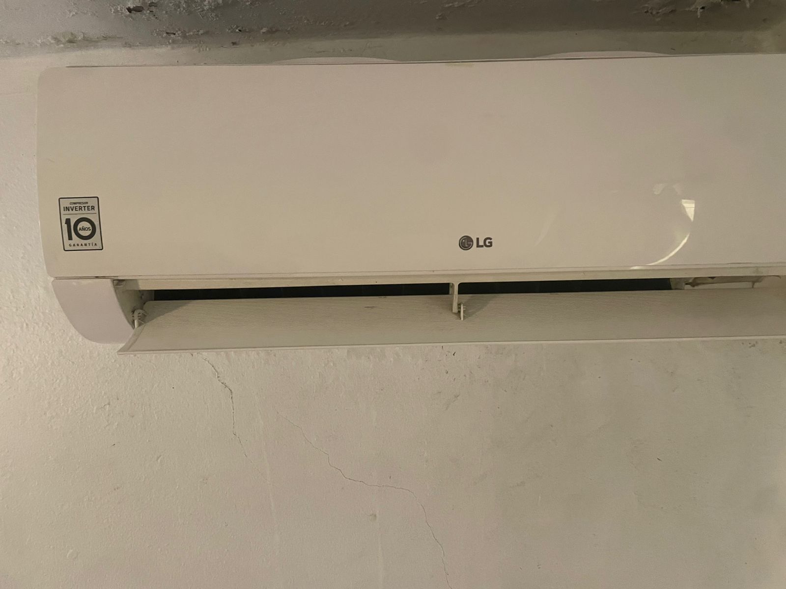 aires acondicionados y abanicos - Vendo aire acondicionado LG Inverter 12 mil BTU 1