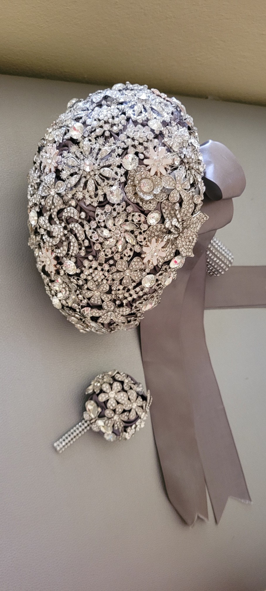 joyas, relojes y accesorios - Ramo de novia plateado con botonera