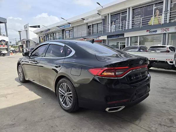 carros - HYUNDAI GRANDEUR 2018 NEGRO 3