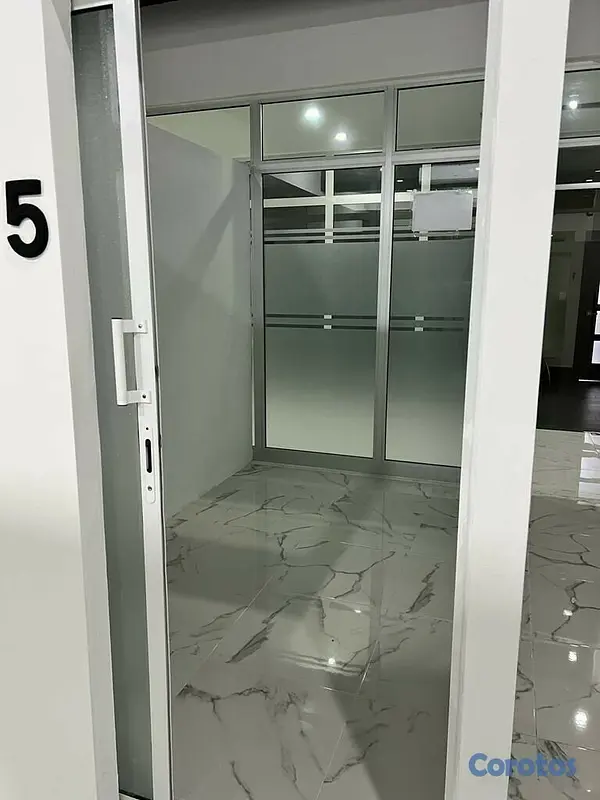 oficinas y locales comerciales - Se alquila  local en Torre profesional Noriega Group, dividido en 5 oficinas. 3