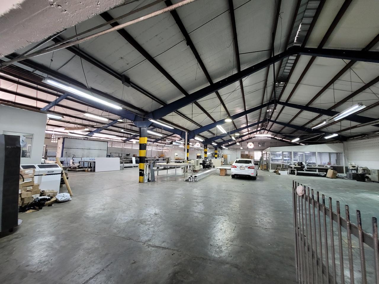 oficinas y locales comerciales - Alquiler de Nave Industrial Km 17 Autop. Duarte  0