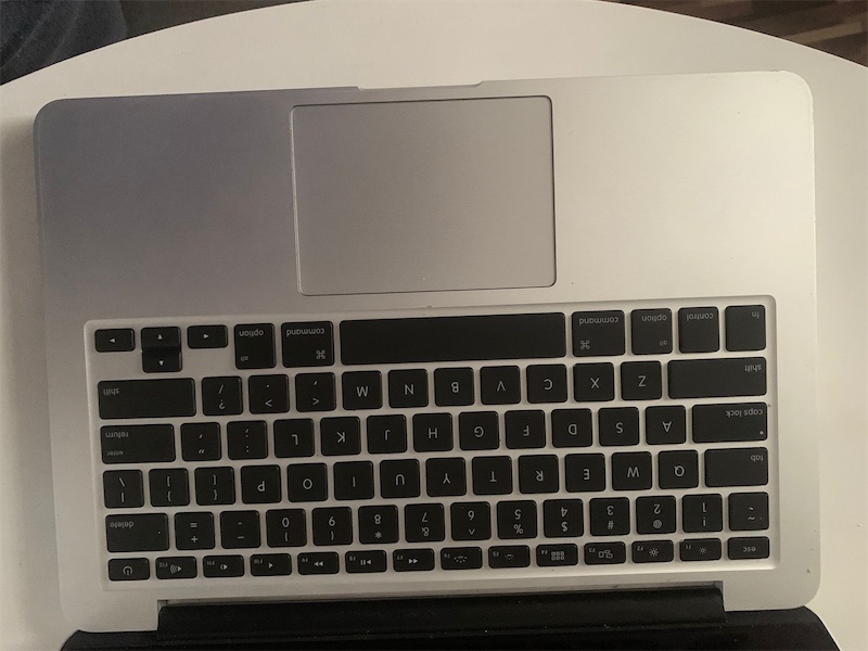 computadoras y laptops - VENDO MACBOOK PRO 2015 / A1502