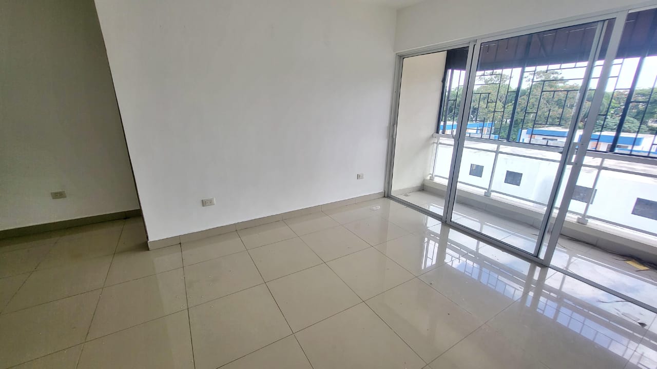 apartamentos - Apartamento en Alquiler 4to Piso con Terraza 
