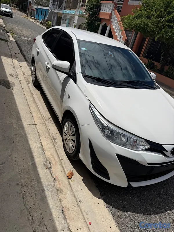 carros - Toyota Yaris año 2018 7