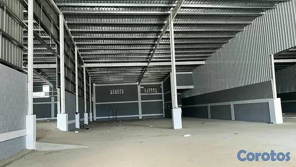 oficinas y locales comerciales - Alquilo Nave 4,700 Mts en Santiago de los caballer 3