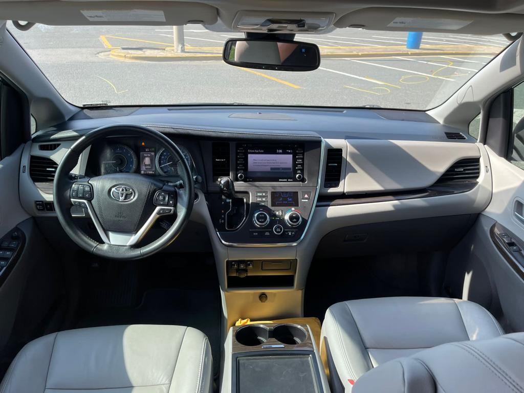 jeepetas y camionetas - Toyota Sienna XLE 2018 5
