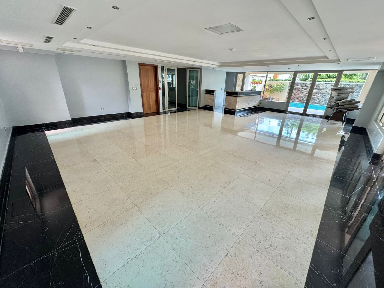 apartamentos - Alquiló piantini piso 7 línea blanca dos hab 2.5 b 5