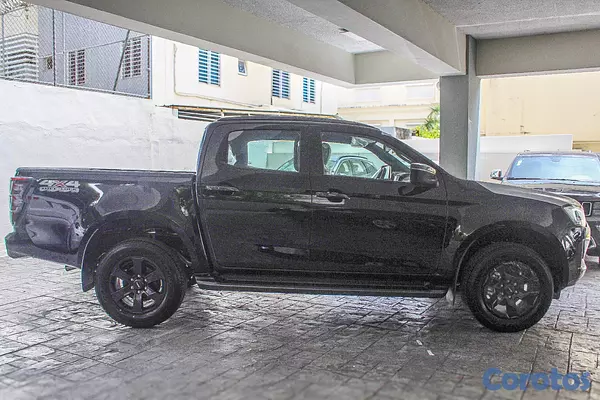 jeepetas y camionetas - Isuzu DMAX 2026 9