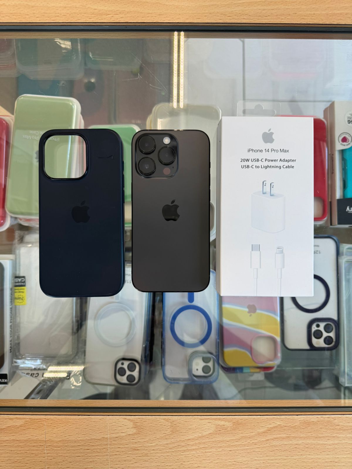 celulares y tabletas - Iphone 14 pro negro 256 GB Esim Factory unlocked.