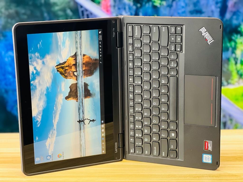 computadoras y laptops - Laptop Lenovo yoga 11e touch core i3 7ma gen 2.40GHz 8GB ram 2