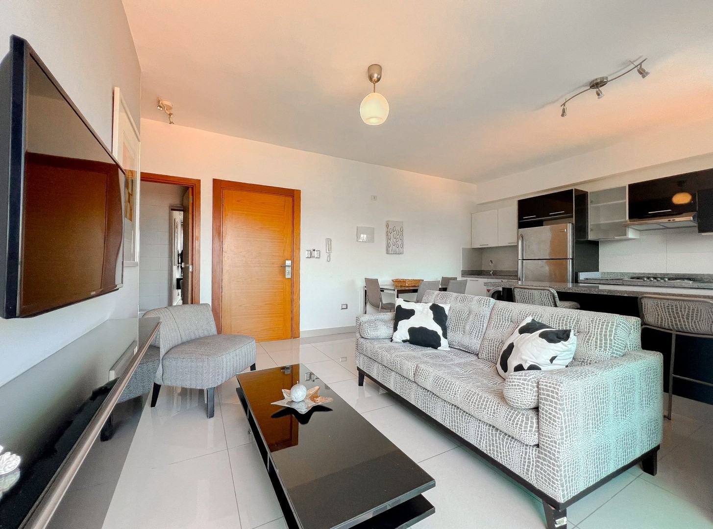 apartamentos - Piantini, Apartamento Amueblado Excelente Ubicacion