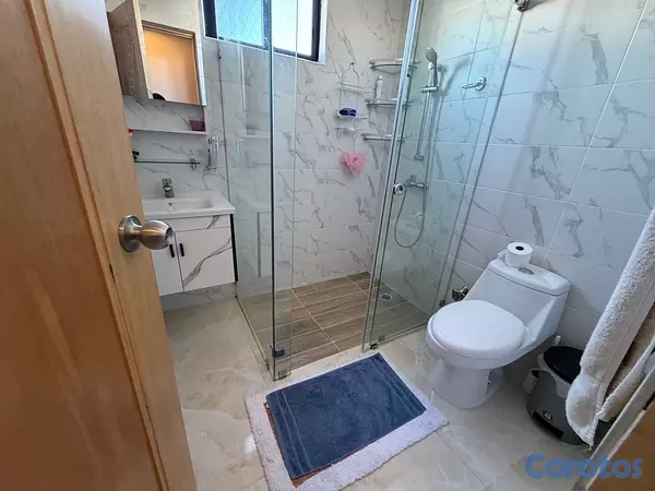 apartamentos - vendo independencia urbanización tropical pis 3 con dos habitaciones dos baños  11